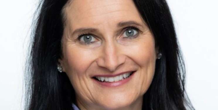 Headshot of Una Raghavan, Vice President of Total Rewards.