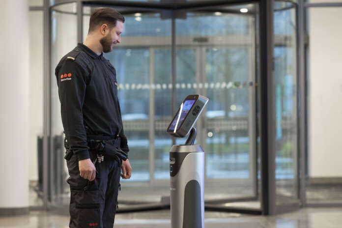 Securitas employee with assistant technology